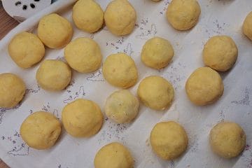 Krompirjevi cmoki bodo za kosilo? Je krompir bolje skuhati isti dan ali že dan prej?