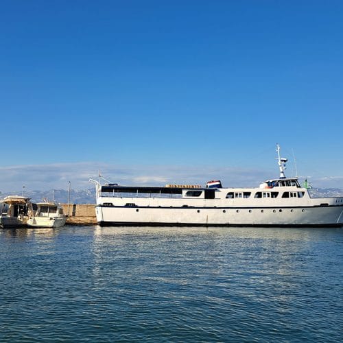 Se še spomnete ladje Burja? Nekoč je bila ponos Portoroža, danes pluje pri Zadru