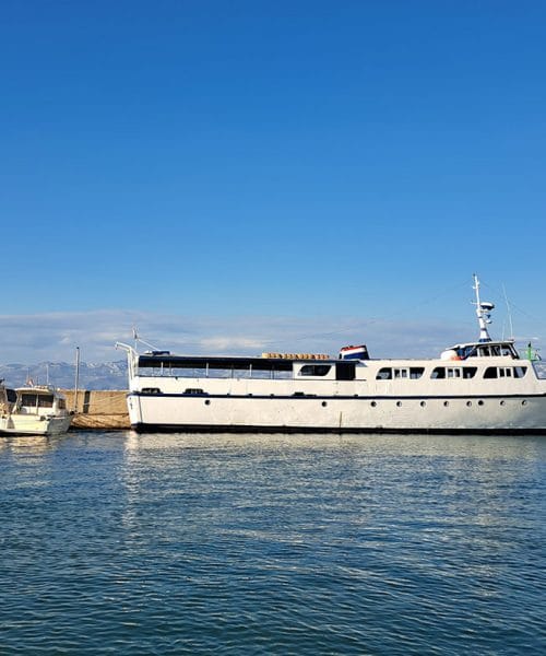 Se še spomnete ladje Burja? Nekoč je bila ponos Portoroža, danes pluje pri Zadru