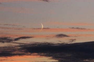 Ob današnjem sončnem zahodu je bil poseben prizor, ob mladi Luni je zasijala Venera