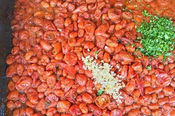 Imate še veliko mini paradižnikov? Pripravite jih za pico ali špagete