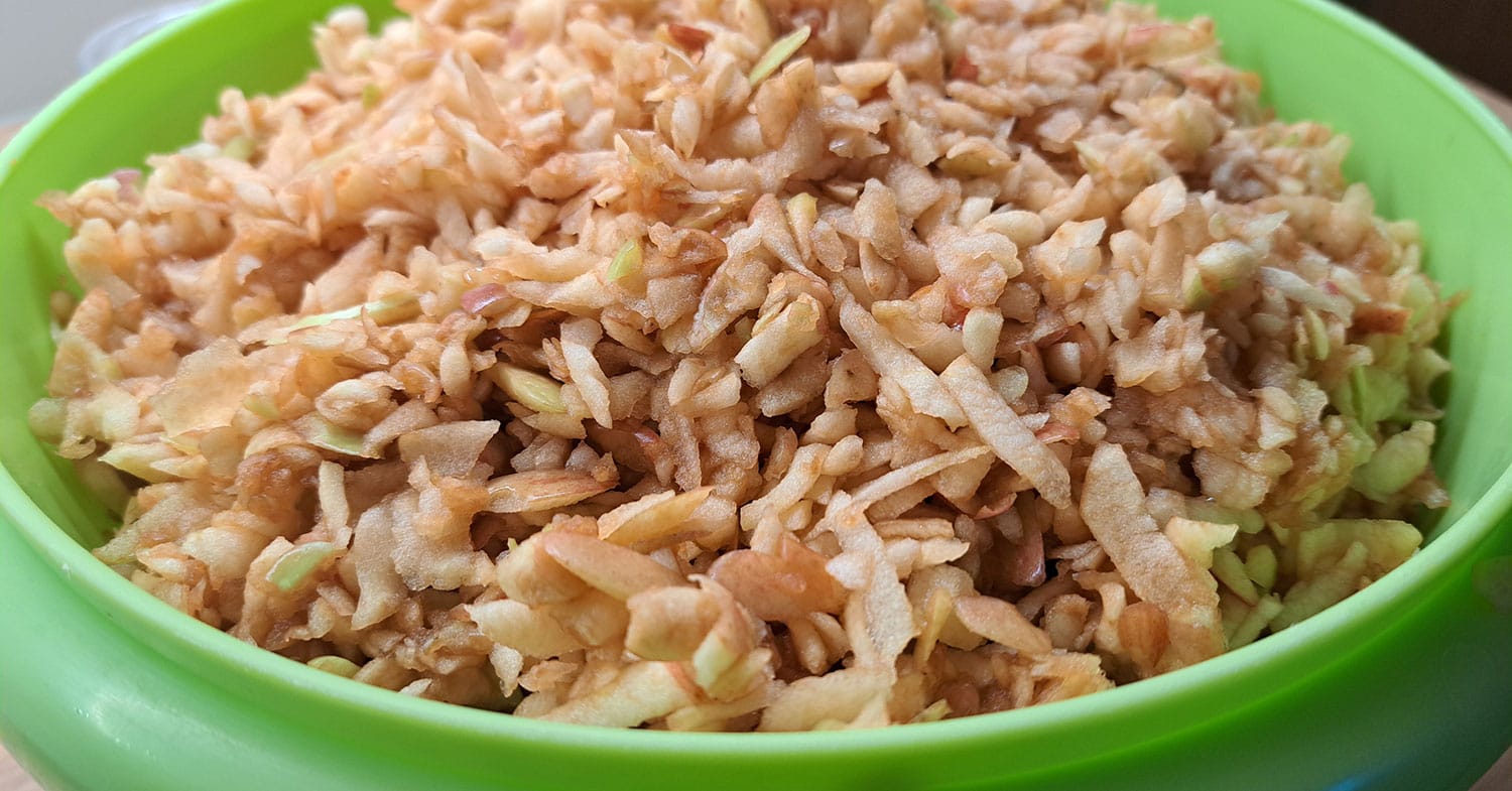 Pečete jabolčno pito? Jabolka naribati ali narezati na rezine – rezultat ni enak