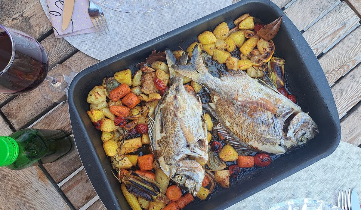 Pečena morska riba in zelenjava