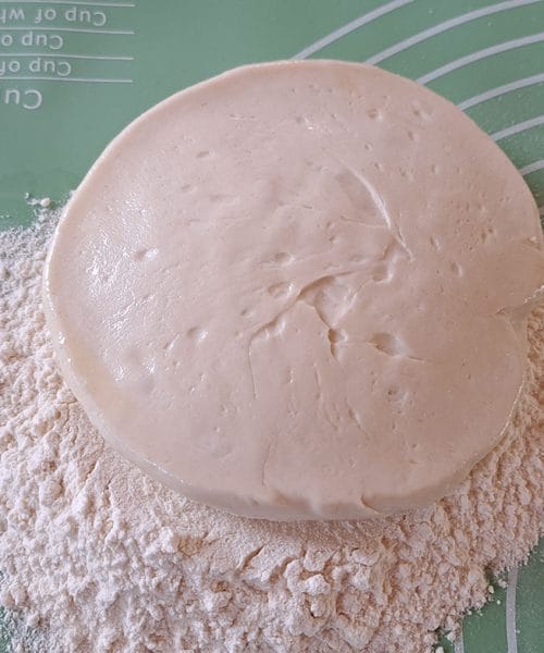 Pizza kalkulator – koliko moke, vode, soli in kvasa potrebujete za hlebčke