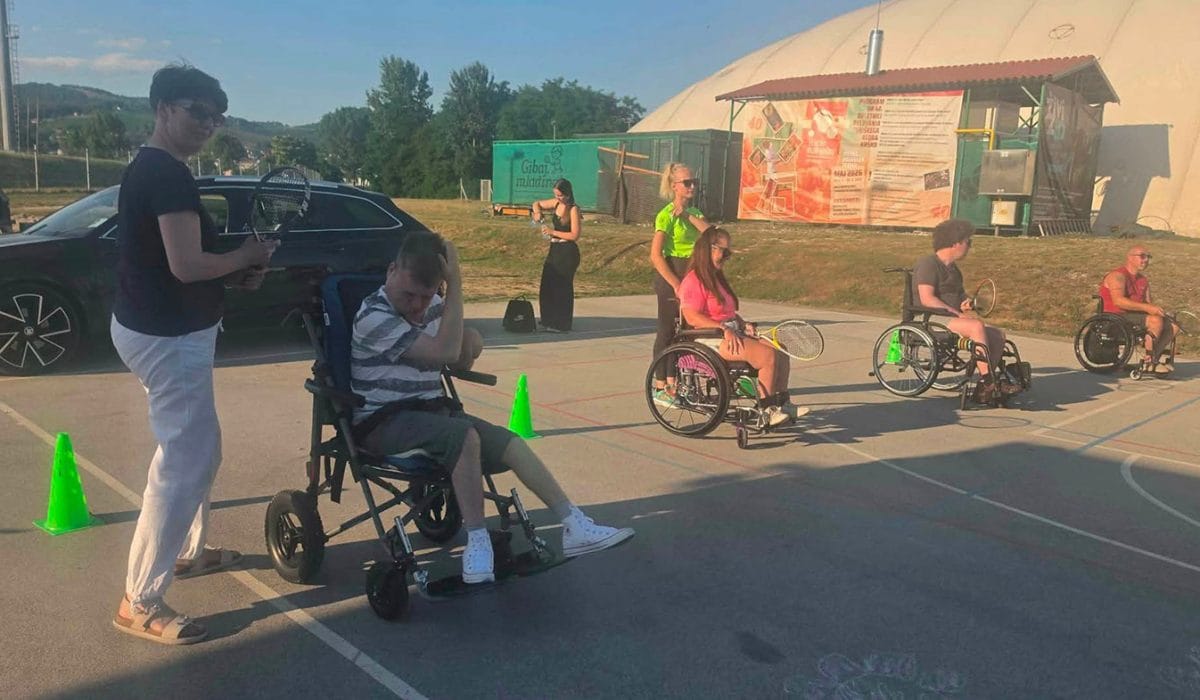 Sončki na teniških igriščih