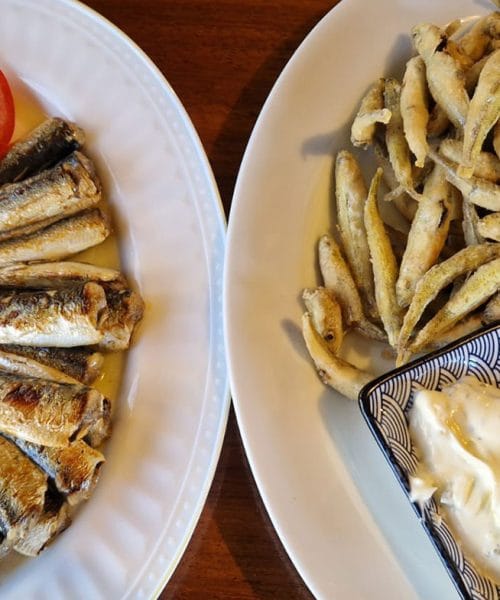 Ideja za kosilo v restavraciji: sardele na žaru in frigane girice so preprosta morska klasika