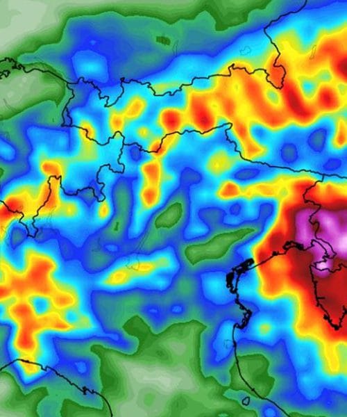 Danes močnejši nalivi in nevihte, možno tudi hitro naraščanje hudournikov