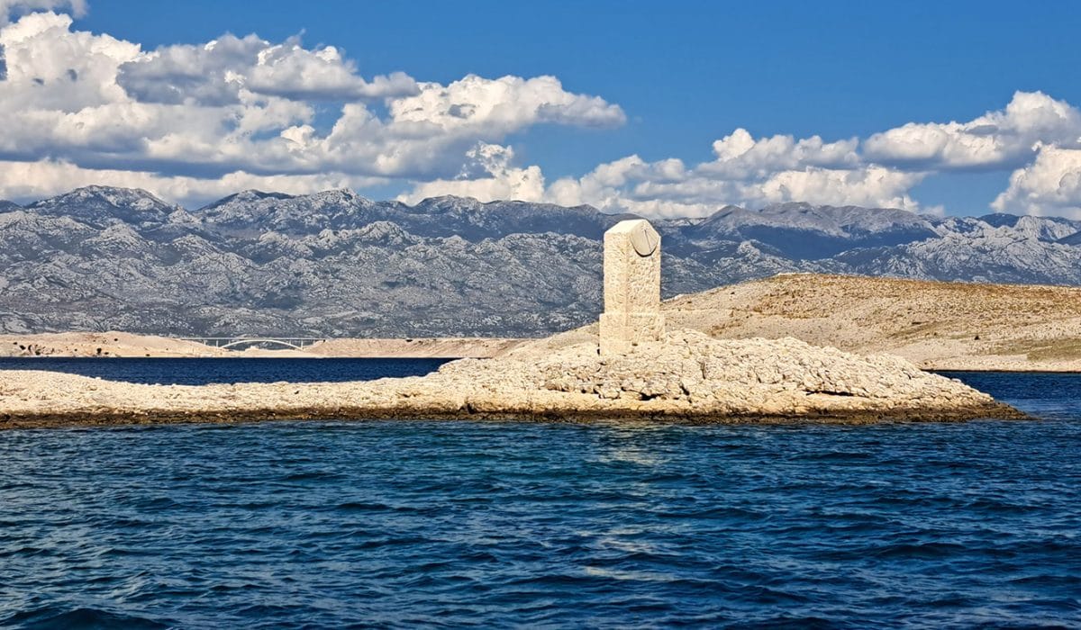 Sončna ura, otok Pag