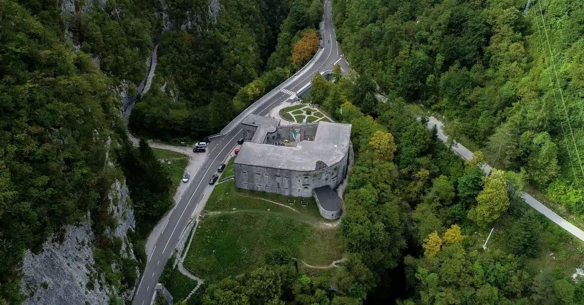 Pri trdnjavi Kluže bo skoraj tri mesece popolna zapora, čez dan dolg obvoz