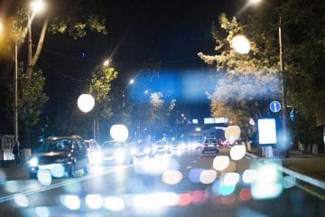 Po 60. letu je vožnja v jesenskem mraku lahko napornejša