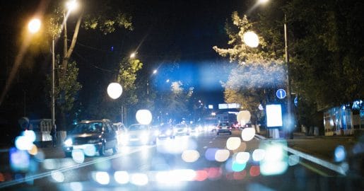 Po 60. letu je vožnja v jesenskem mraku lahko napornejša