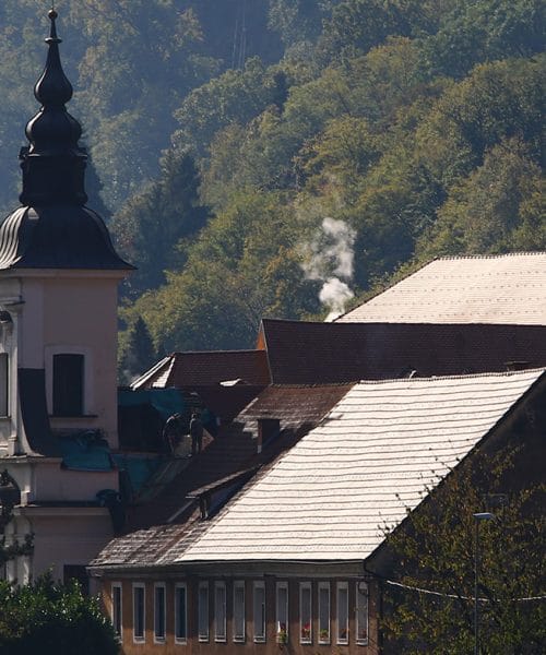 Vas moti dim iz sosedovega dimnika? Niste edini, kažejo rezultati ankete