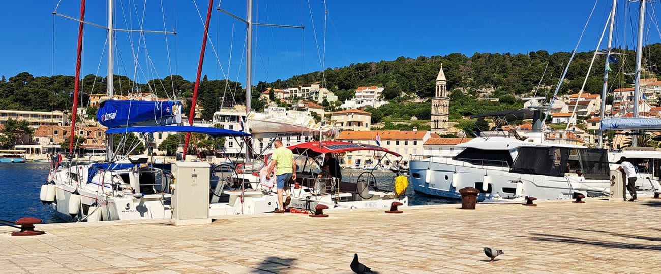Slovenci obožujemo hrvaško obalo, a nova raziskava razkriva veliko razliko v porabi