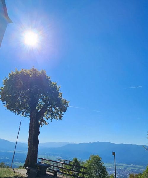 Kam na nedeljski izlet? Sveta Ana nad Ribnico je ravno pravšnja za jesensko dopoldne