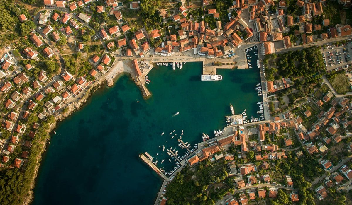 Jelsa na Hvaru, Foto: Grant Ritchie / Unsplash