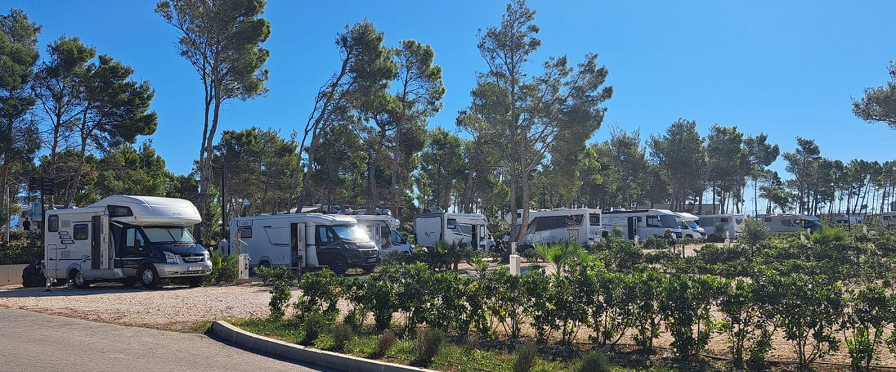 Za kampiranje na Hrvaškem prihodnje poletje ponekod zahtevajo že 30% vnaprej