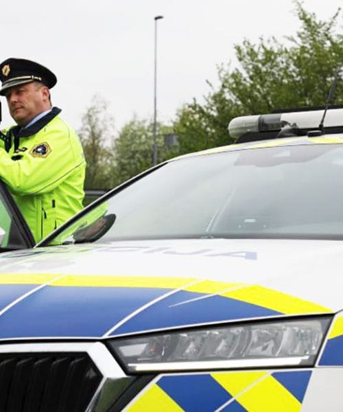 Policija poostreno nadzira voznike, v ospredju bodo mobilni telefoni