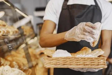 Je kruh iz supermarketa res sveže pečen? Nemški spor razkril, kaj se dogaja v pekovskih oddelkih