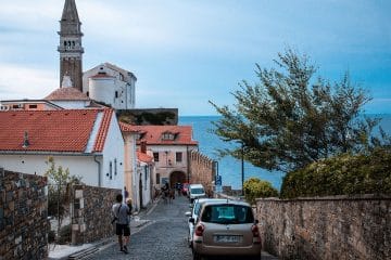 Živite v Kopru ali ob morju? Za zimsko opremo veljajo drugačna pravila kot drugod
