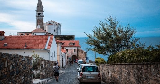 Živite v Kopru ali ob morju? Za zimsko opremo veljajo drugačna pravila kot drugod