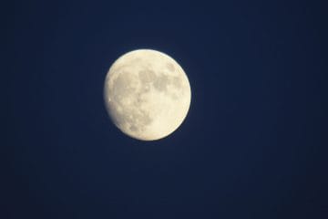 Polna luna oktober 2026: Kdaj bo lovska luna in kako lahko vpliva na počutje?