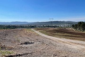 Pri Divači začeli graditi novo sončno elektrarno, ob njej velik baterijski hranilnik