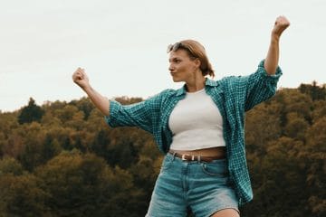 Novomeščanka Špela Cesar predstavila novo pesem in videospot Nč hudga