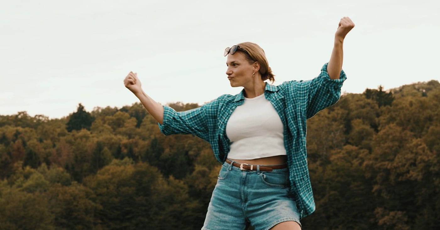 Novomeščanka Špela Cesar predstavila novo pesem in videospot Nč hudga