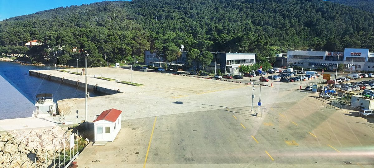 Jadrolinija podaljšala dodatne trajektne povezave med Splitom in Hvarom do 6. novembra