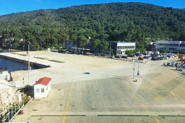 Jadrolinija podaljšala dodatne trajektne povezave med Splitom in Hvarom do 6. novembra