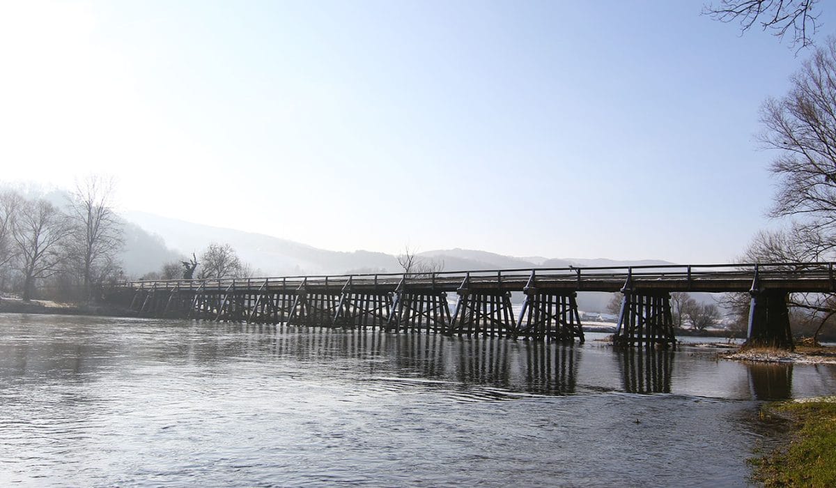 Stari most čez reko Krko v Podbočju