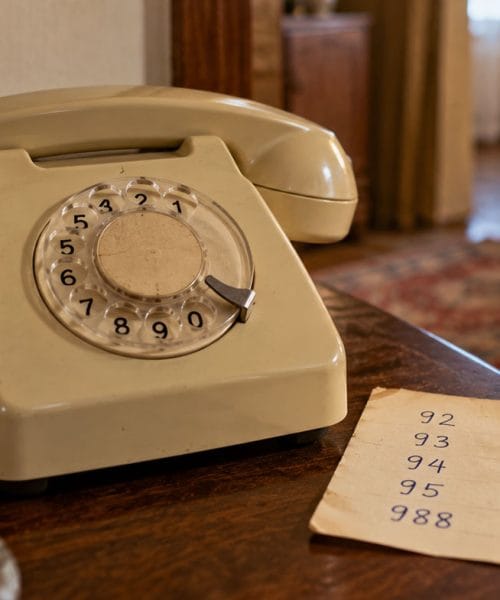 Nekoč smo klicali na številke 92, 93, 94, 95 in 988. Se še spomnite, kaj so pomenile?