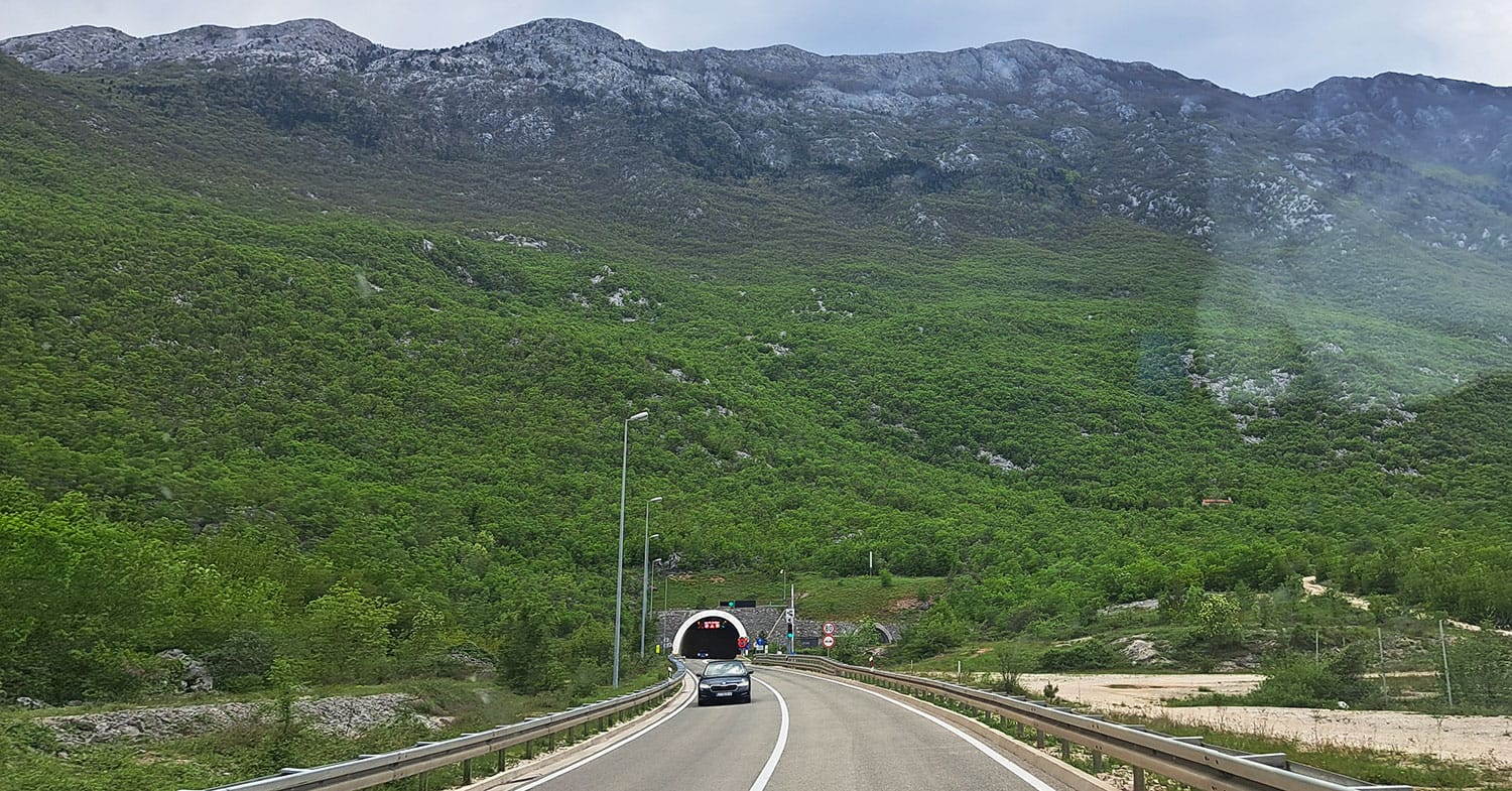 Zaprli pomemben predor na poti do Makarske, vozniki morajo na obvoz