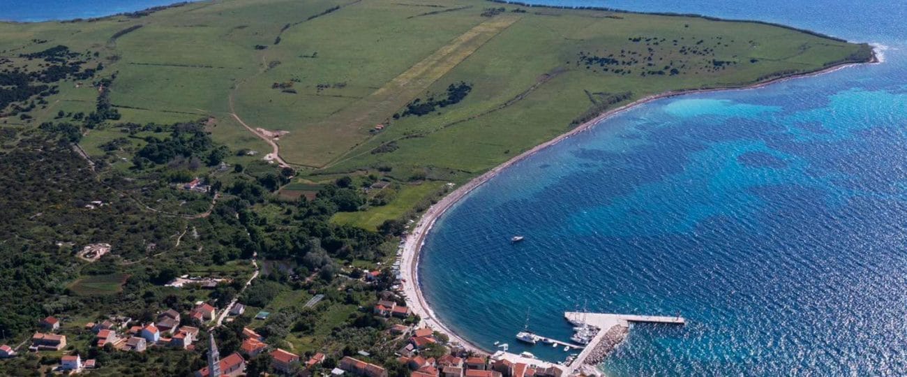 Po 14 letih na hrvaškem otoku Unije znova registrirano letališče