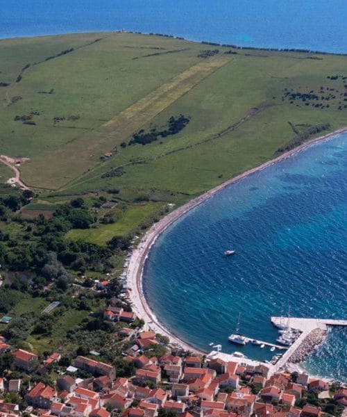 Po 14 letih na hrvaškem otoku Unije znova registrirano letališče
