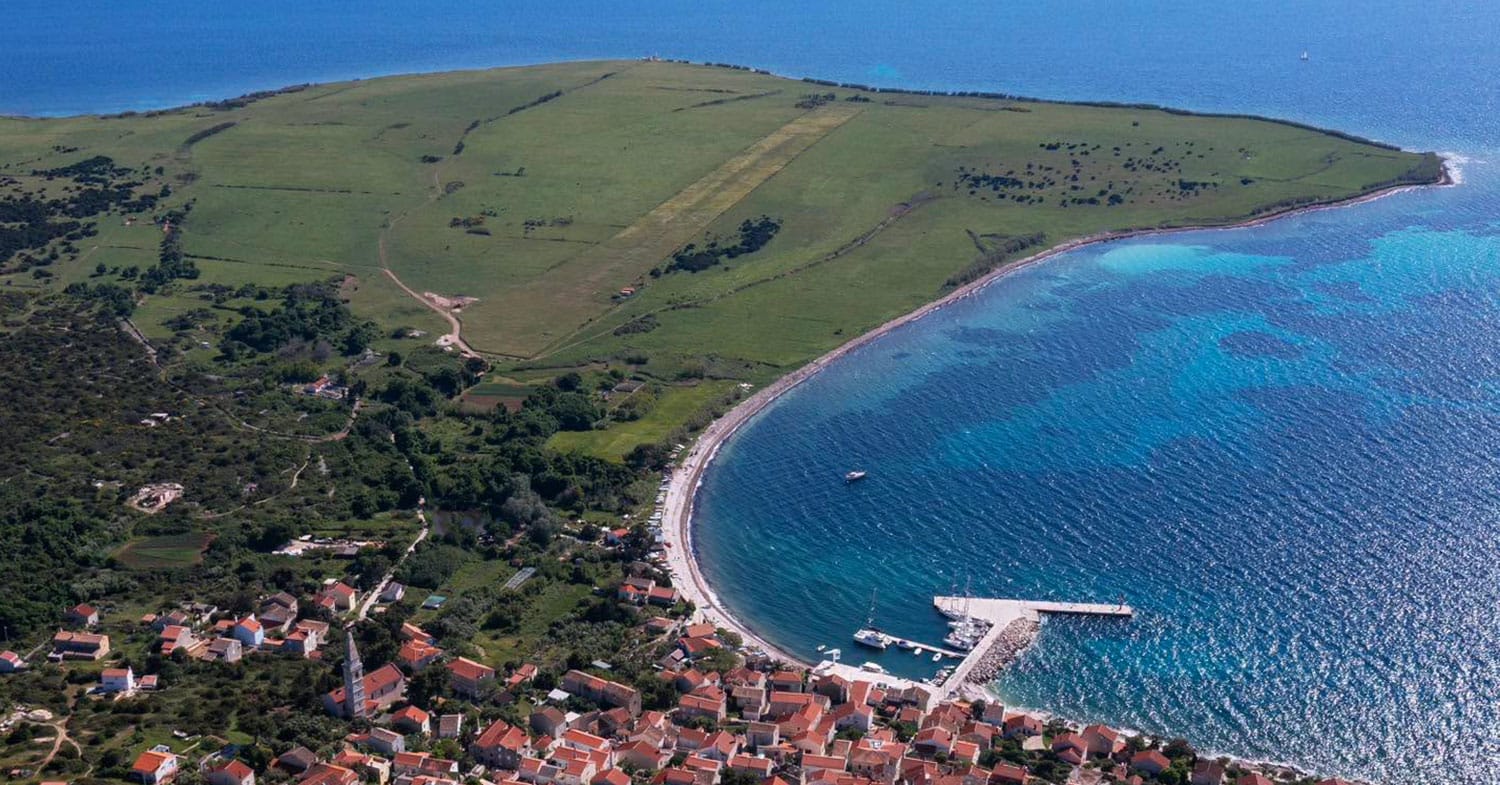 Po 14 letih na hrvaškem otoku Unije znova registrirano letališče