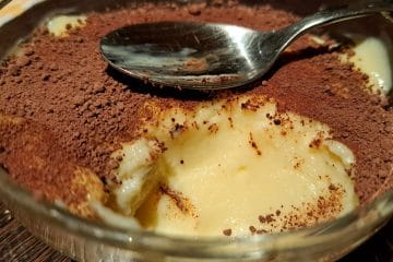 Vanilijev puding je klasika, a z dodatki ga lahko spremenite v pravo sladico