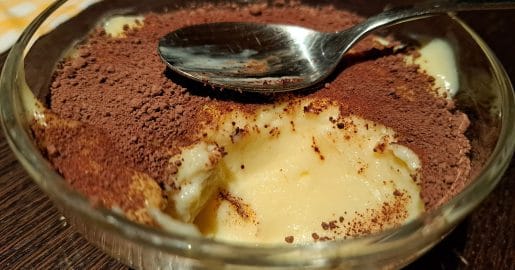 Vanilijev puding je klasika, a z dodatki ga lahko spremenite v pravo sladico