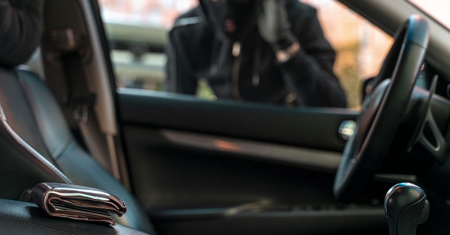 Policisti opozarjajo, da med nabiranjem kostanja in gob nepridipravi vlamljajo v avtomobile