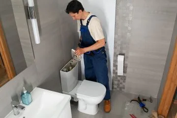 Koliko nas v resnici stane splakovanje WC-ja? Poglejte izračun za en dan, mesec in leto