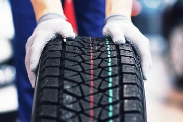 Kaj pomenijo barvne črte na novih avtomobilskih pnevmatikah? Namen je precej preprost
