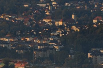 Skoraj tri četrtine Slovencev živi v hišah, koliko prostora imamo v povprečju?