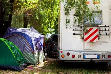 V Italijo s kolesi na zadnjem nosilcu? Brez te table vas lahko doleti globa